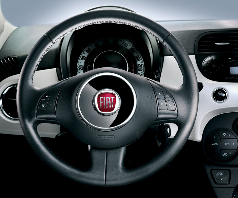 Illustration for article titled Fiat 500 Rolls Out in Europe, Bristling with Tech Goodness